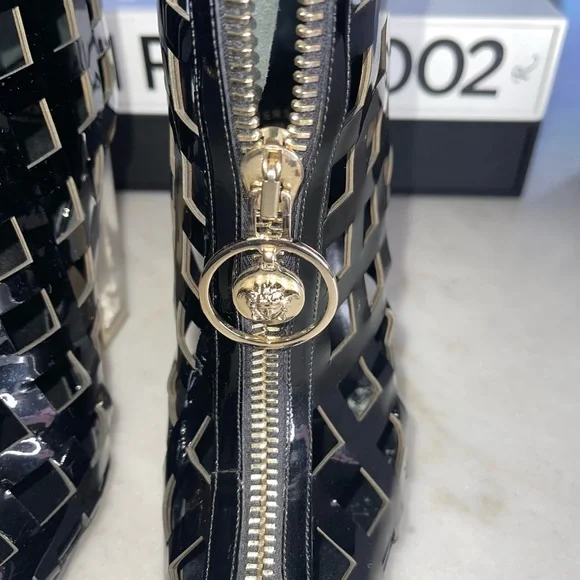 Versace Black Patent Leather Plexiglass PVC Platform Cutout Caged Boots Moody - Picture 17 of 17